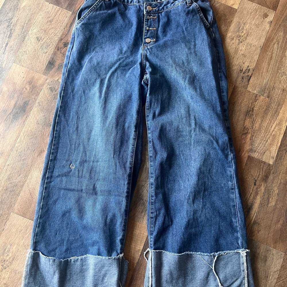 Wide-Leg Jeans
